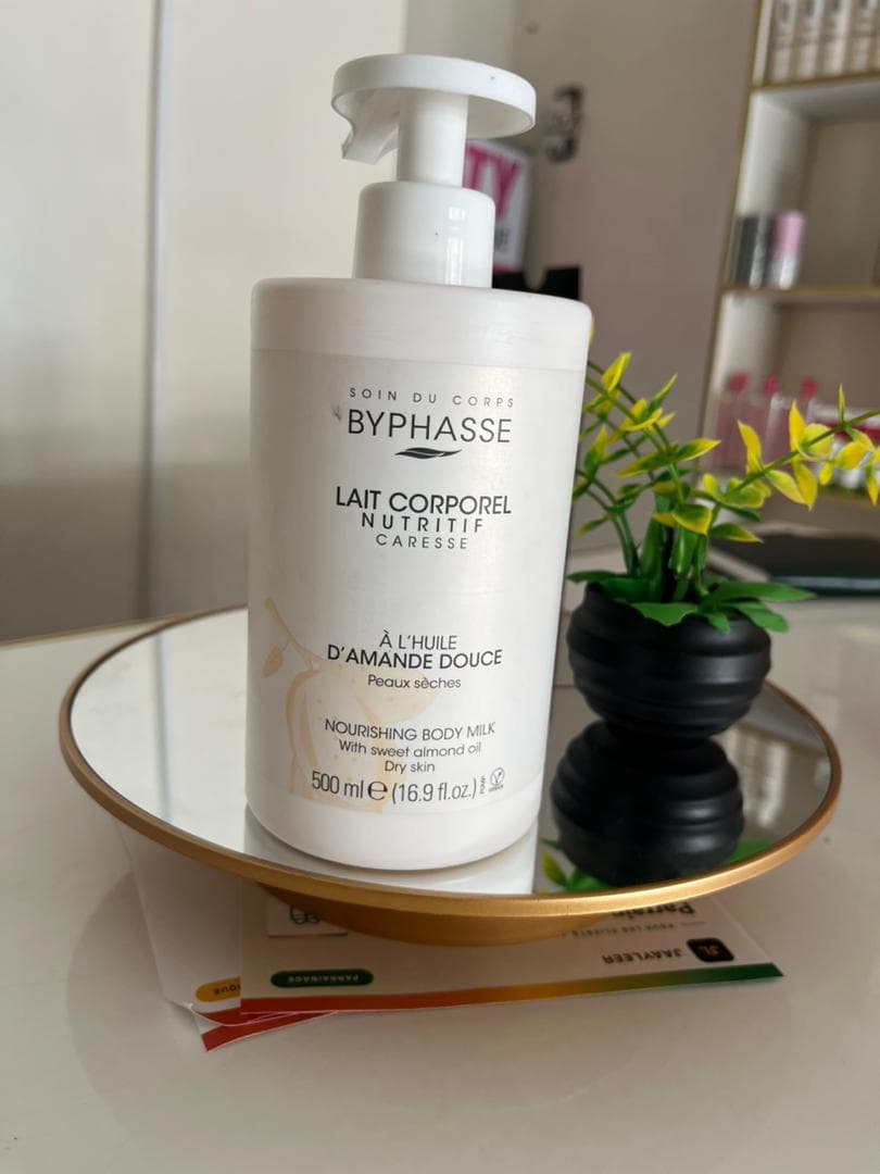 Byphasse Lait Corporel Nutritif Caresse à l'huile d'amande douce, flacon pompe 500 ml