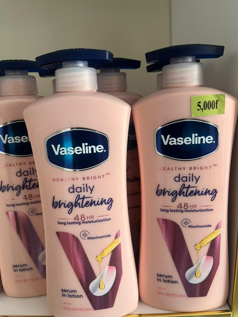 Vaseline Healthy Bright Daily Brightening 48H niacinamide sérum en lotion, flacon pompe 600 ml